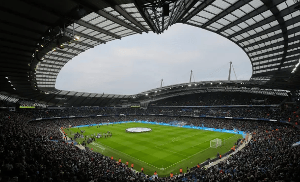 艾顿：我来湖人是填补空缺的，他们长期缺少攻守兼备的大个子