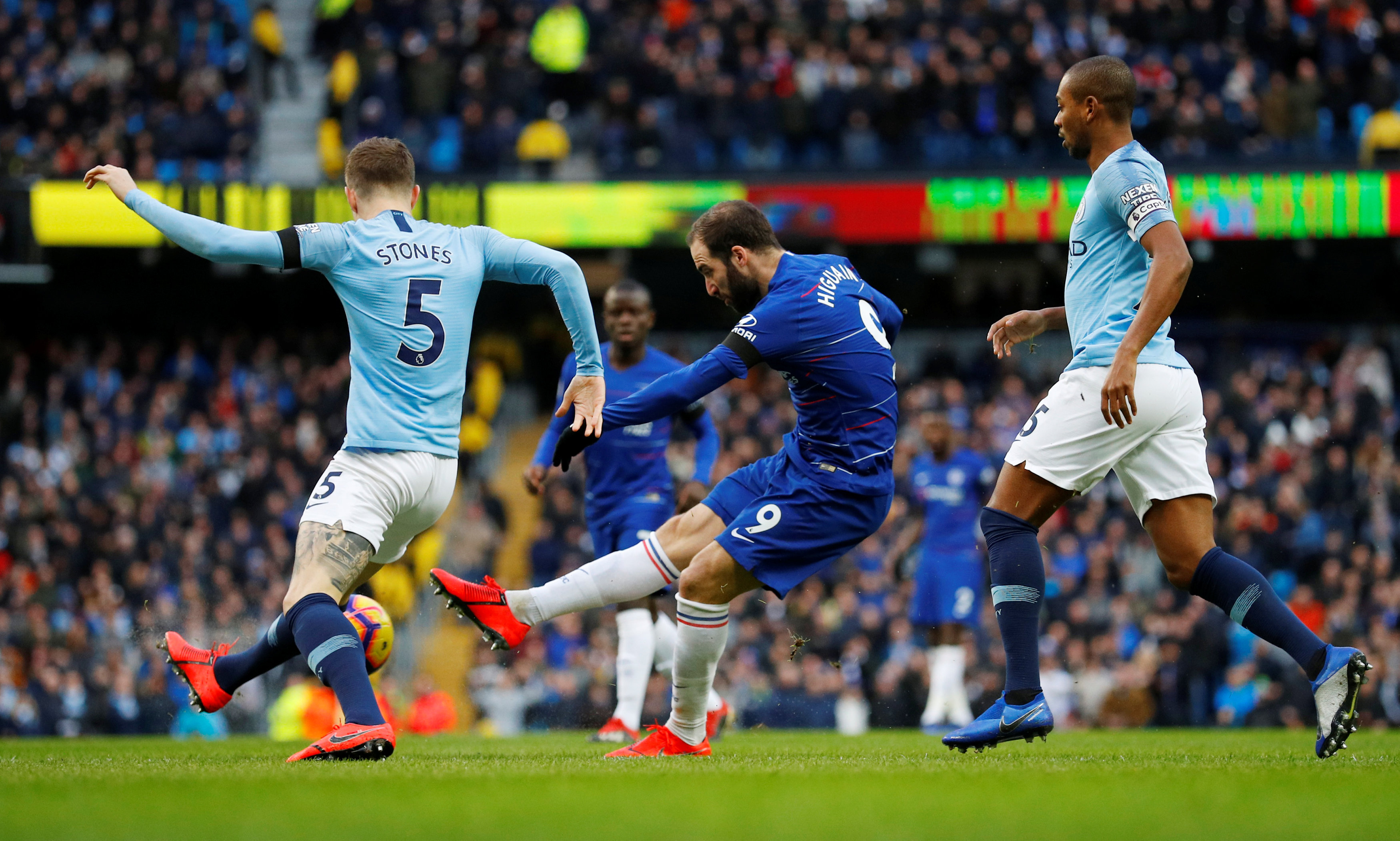 荷甲战报：费尔曼、佩皮破门，埃因霍温2-0战胜海伦芬