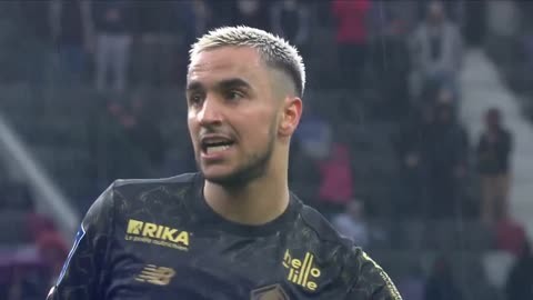 塞维利亚球员：我没啥好说的，裁判的判罚年年都是这样（塞维利亚球员吐槽：裁判判罚年年如此，我已无话可说）