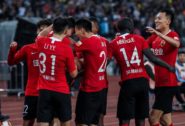 那不勒斯官方：洛博特卡在意杯赛前热身时左腿后胫肌拉伤