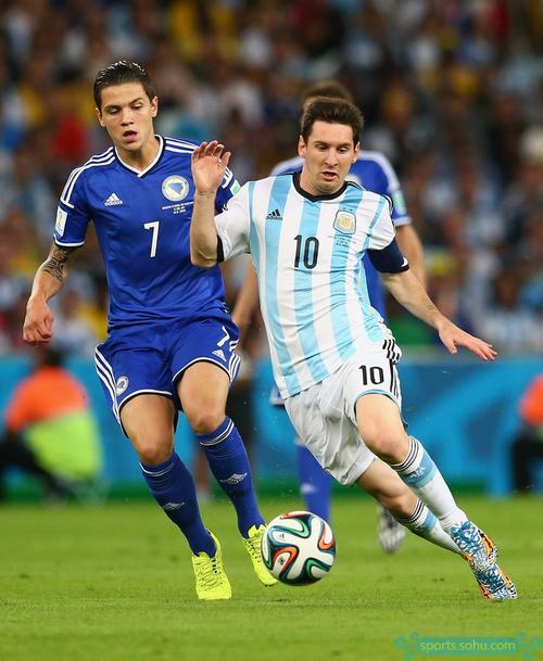 队报评法甲第14轮最佳阵：托万助朗斯登顶领衔，巴黎无人入选