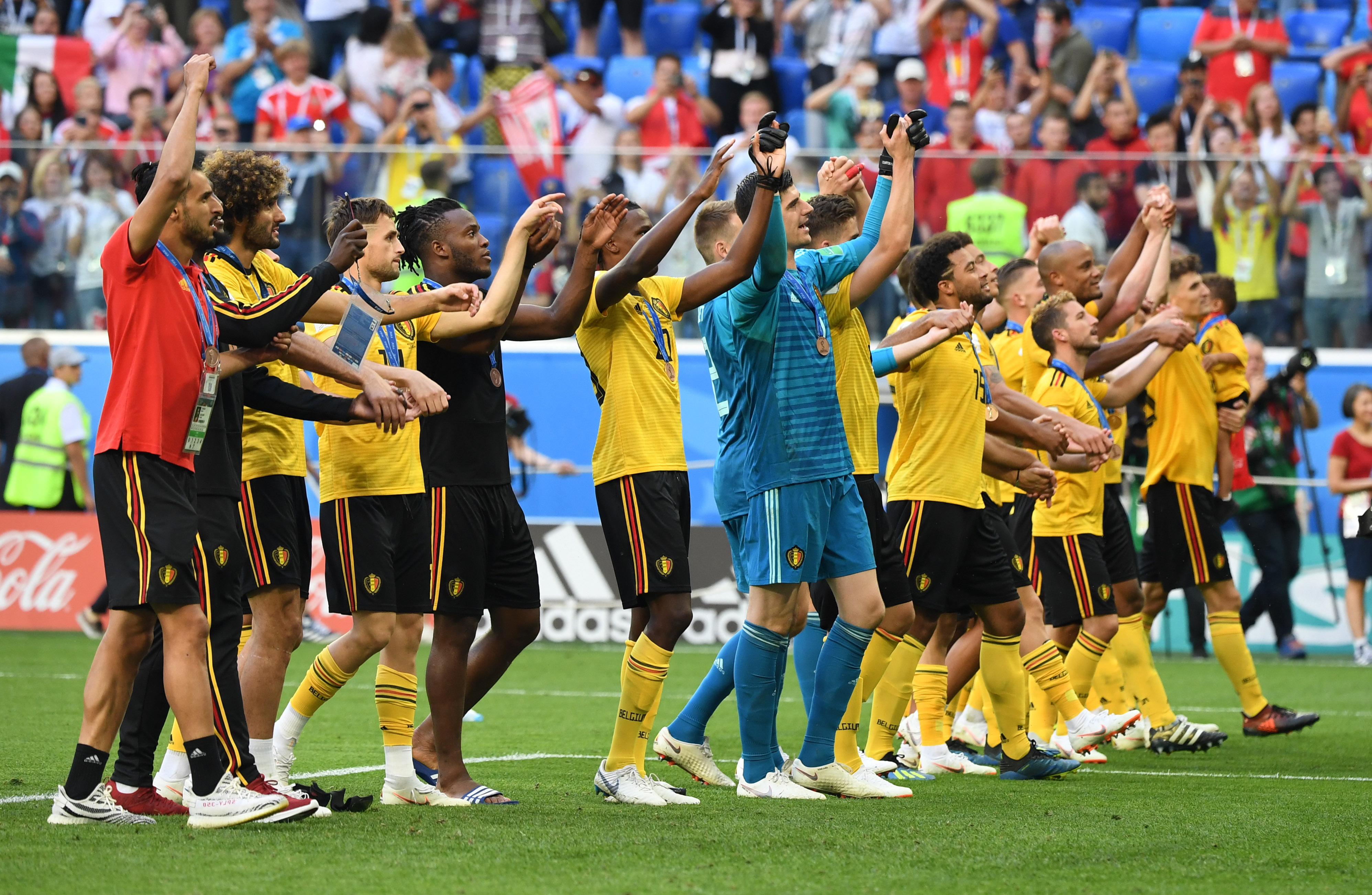 埃孔：尼日利亚足协结清欠款，全队团结一心备战比赛（埃孔：尼日足协已结清欠款，球队上下同心备战）